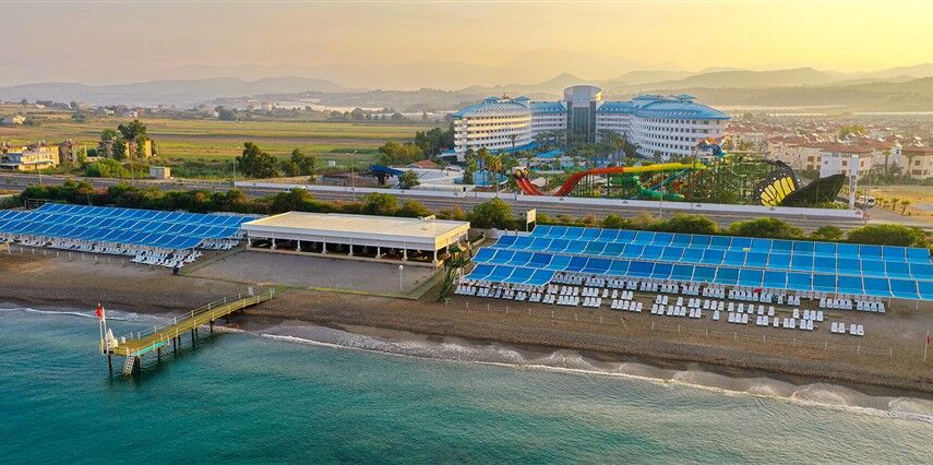 Crystal Admiral Resort Suites & Spa
