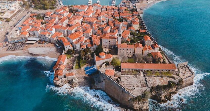 BUDVA Tailwind Havayolları Özel Seferi ile
